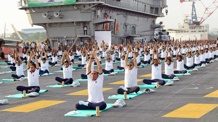 Raksha Mantri performs Yoga with soldiers at 1 Corps in Mathura, UP as he leads the Armed Forces in celebrating 10th International Day of Yoga