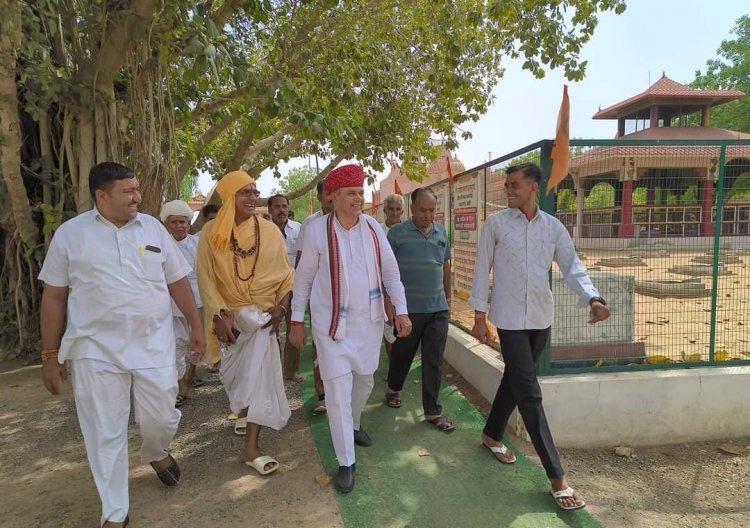 Visit of Parliamentary Affairs, Law and Justice Minister Jogaram Patel to Rohat (Pali)