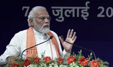 श्री नरेंद्र दामोदरदास मोदी: देश के प्रथम व्यक्ति, महामहिम प्रधानमंत्री, दुनिया के सबसे शक्तिशाली व्यक्तित्व व प्रभावशाली नेतृत्व कर्त्ता, स्वतंत्र भारत के प्रथम प्रधानमंत्री और बहुमुखी प्रतिभा के धनी।