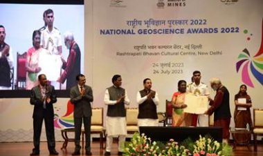 राष्ट्रपति ने राष्ट्रीय भूविज्ञान पुरस्कार- 2022 प्रदान किए