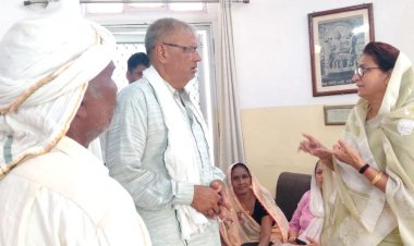 उद्योग मंत्री ने जनसुनवाई कर आमजन की परिवेदनाओं को सुना नारायणपुर में हरी झण्डी दिखाकर किया बस को रवाना