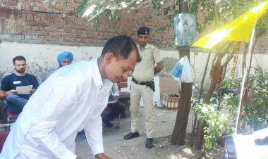 चाय टी-स्टॉल वाले विनोद कुमार ने चंडीगढ़ लोकसभा चुनाव 2024 में ठोकी ताल, चुनाव चिन्ह टॉर्च