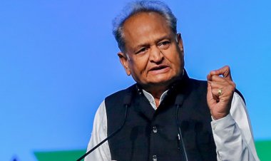 झुंझुनूं में दलित युवक की हत्या पर बवाल: पूर्व सीएम गहलोत का सरकार पर निशाना, सीएम भजनलाल शर्मा के इस्तीफे की मांग