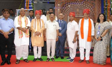 विधानसभा अध्यक्ष वासुदेव देवनानी ने विधायक आवास परिसर में बैंक एटीएम, सहकारी उपभोक्ता संघ, सरस डेयरी और चिकित्सालय का उद्घाटन किया