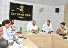टीम भावना के साथ काम कर जिले के सर्वांगीण विकास को गति दें- केंद्रीय वन एवं पर्यावरण मंत्री