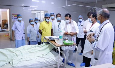 संसदीय कार्य मंत्री ने महात्मा गांधी अस्पताल में भर्ती घायलों से मिले, जानी कुशलक्षेम